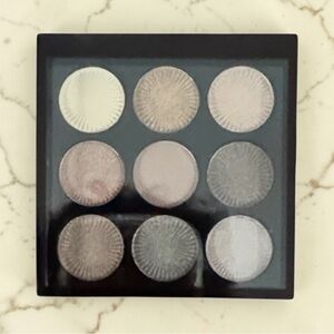 Max Studio Elegant Eyeshadow Palette - Cream, Brown, Gray